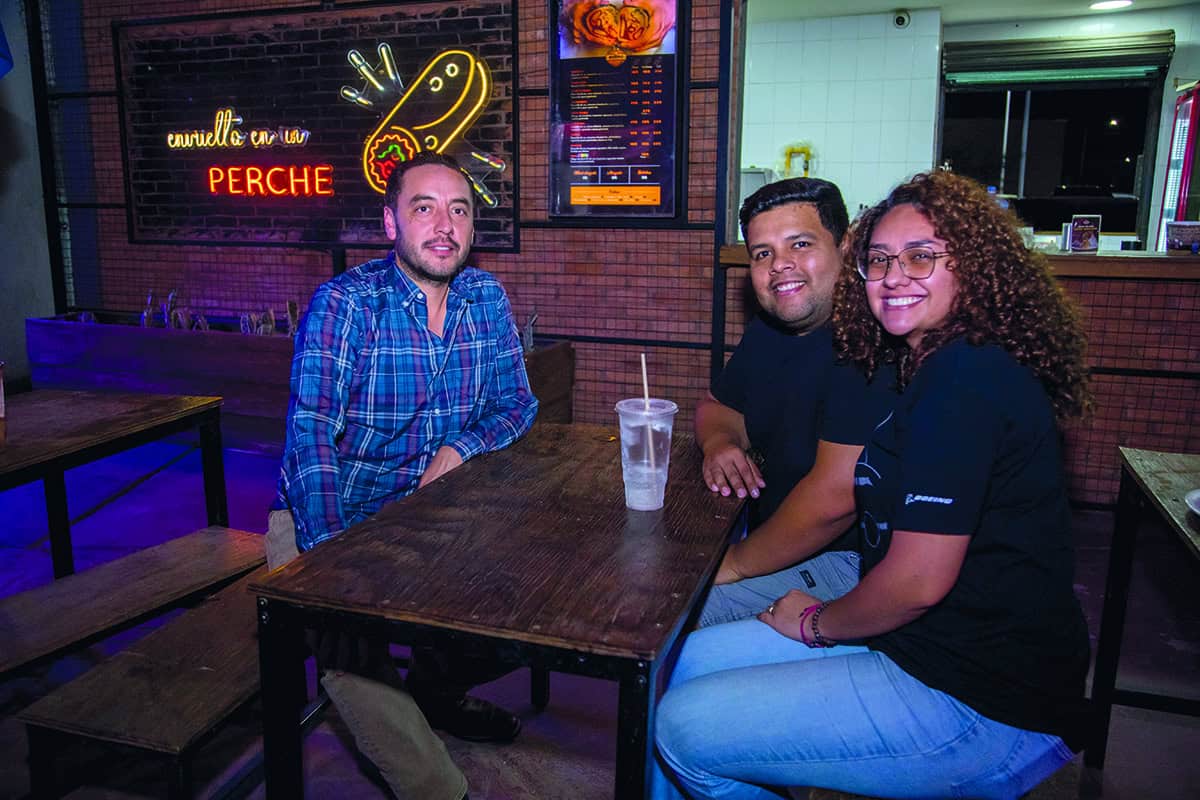 En Gastropark & Terraza disfrutan de música en vivo y risas amenas