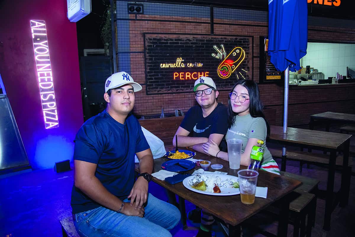 En Gastropark & Terraza disfrutan de música en vivo y risas amenas