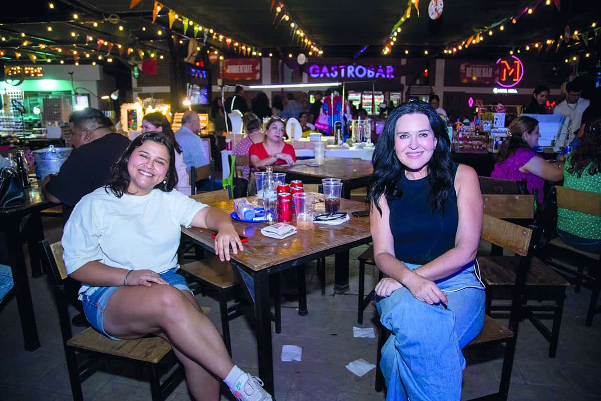 En Gastropark & Terraza disfrutan de música en vivo y risas amenas