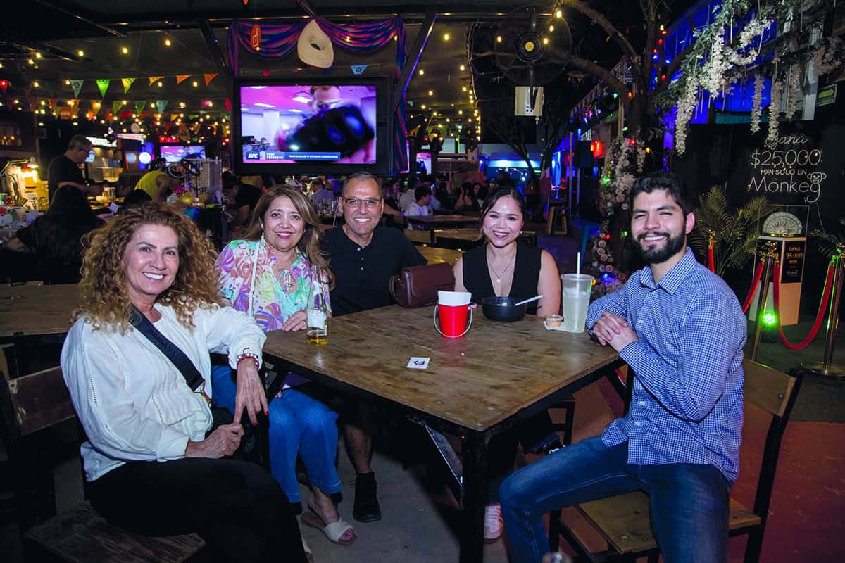 En Gastropark & Terraza disfrutan de música en vivo y risas amenas