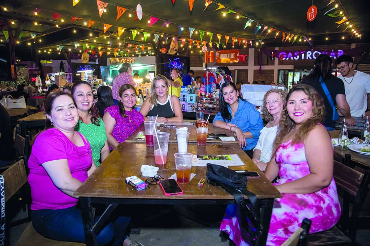 En Gastropark & Terraza disfrutan de música en vivo y risas amenas