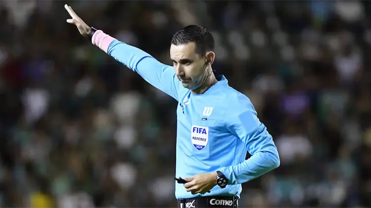 FIFA define a los árbitros mexicanos para el Mundial 2026.