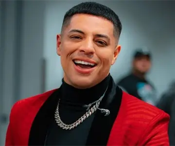 Grupo Firme desafía la ley y canta narcocorrido La Pantera en La Paz