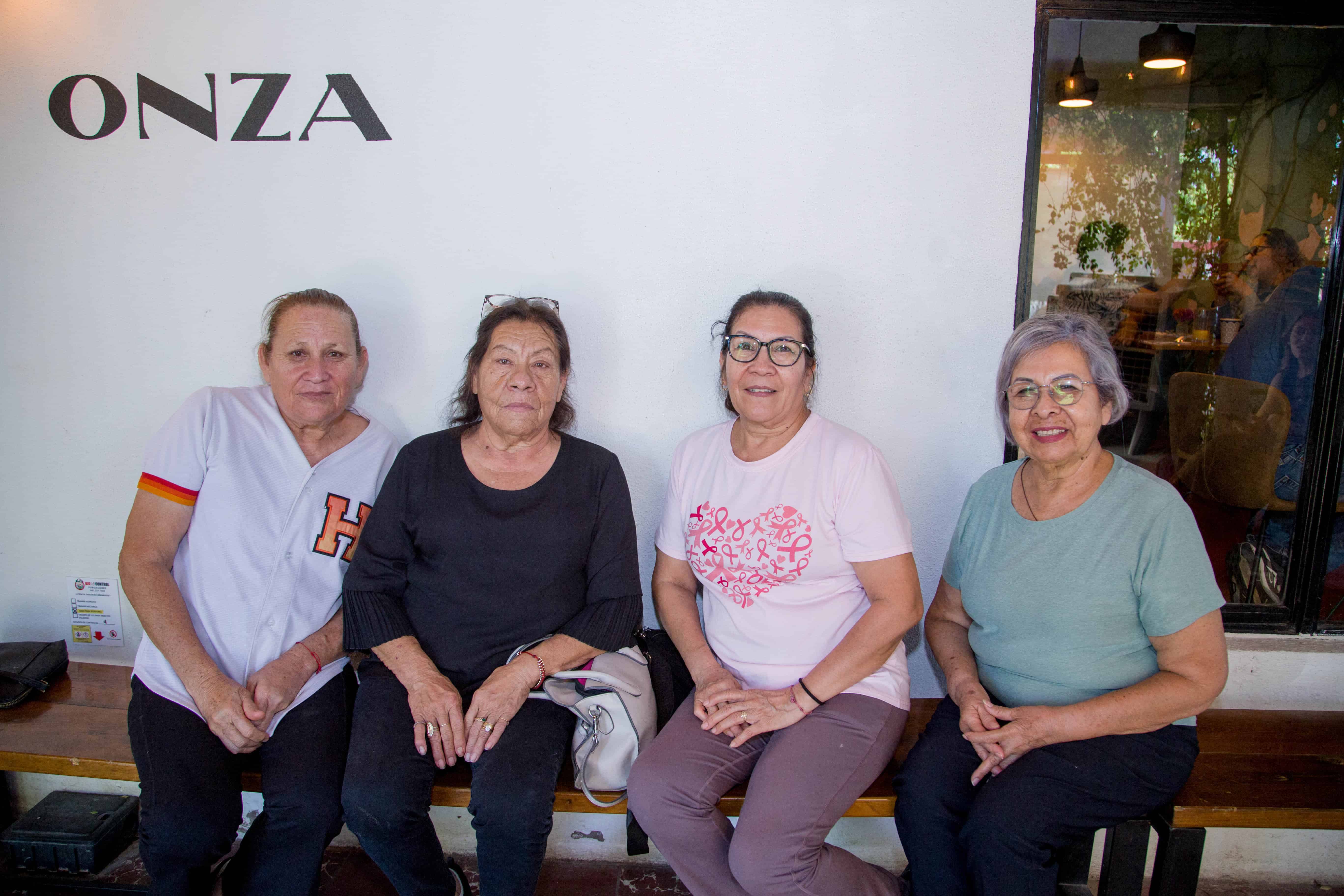 Viven entrañable y alegre reunión por la mañana en Onza Restaurante