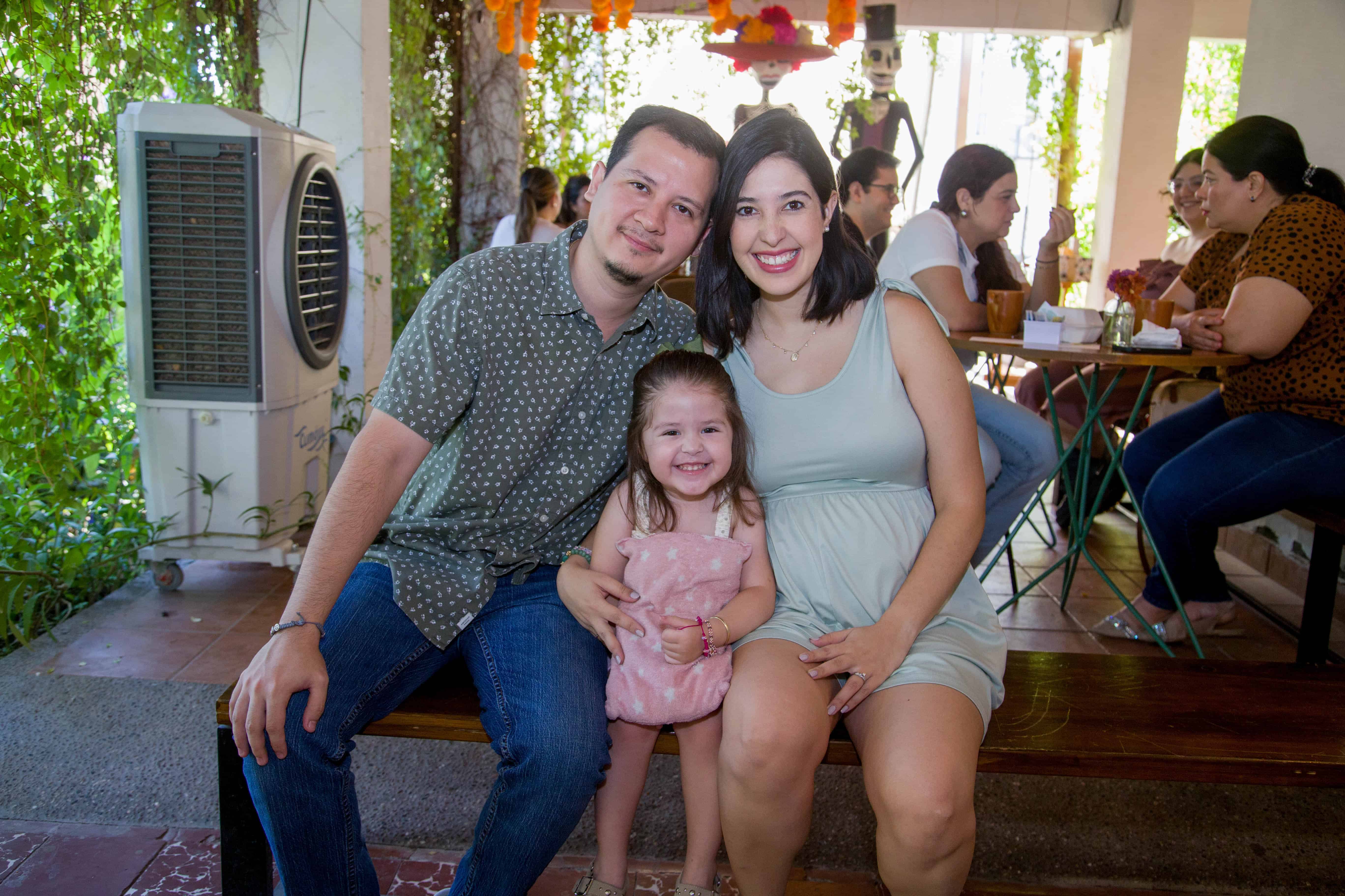 Viven entrañable y alegre reunión por la mañana en Onza Restaurante