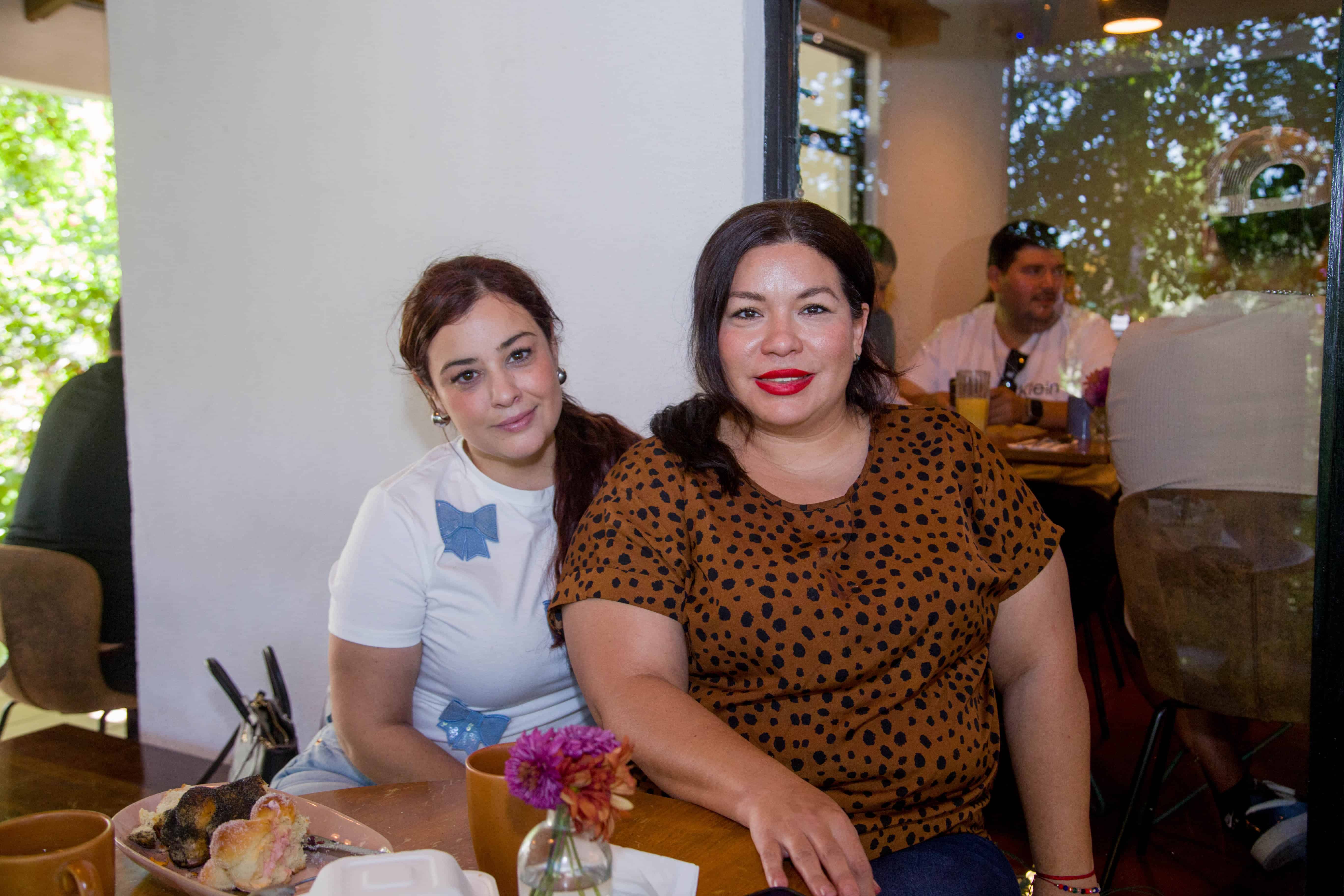 Viven entrañable y alegre reunión por la mañana en Onza Restaurante