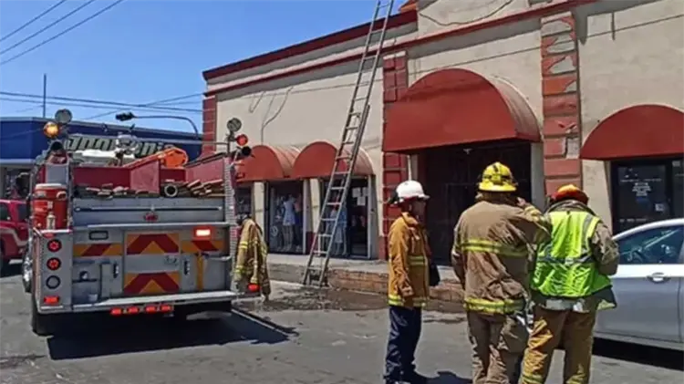 Acuden bomberos a Mercado Municipal. (Foto: Archivo / EXPRESO