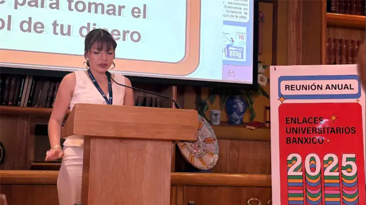 Sandy Celeste, alumna de ITSON Guaymas, fue reconocida por Banxico (Foto: ITSON Guaymas)