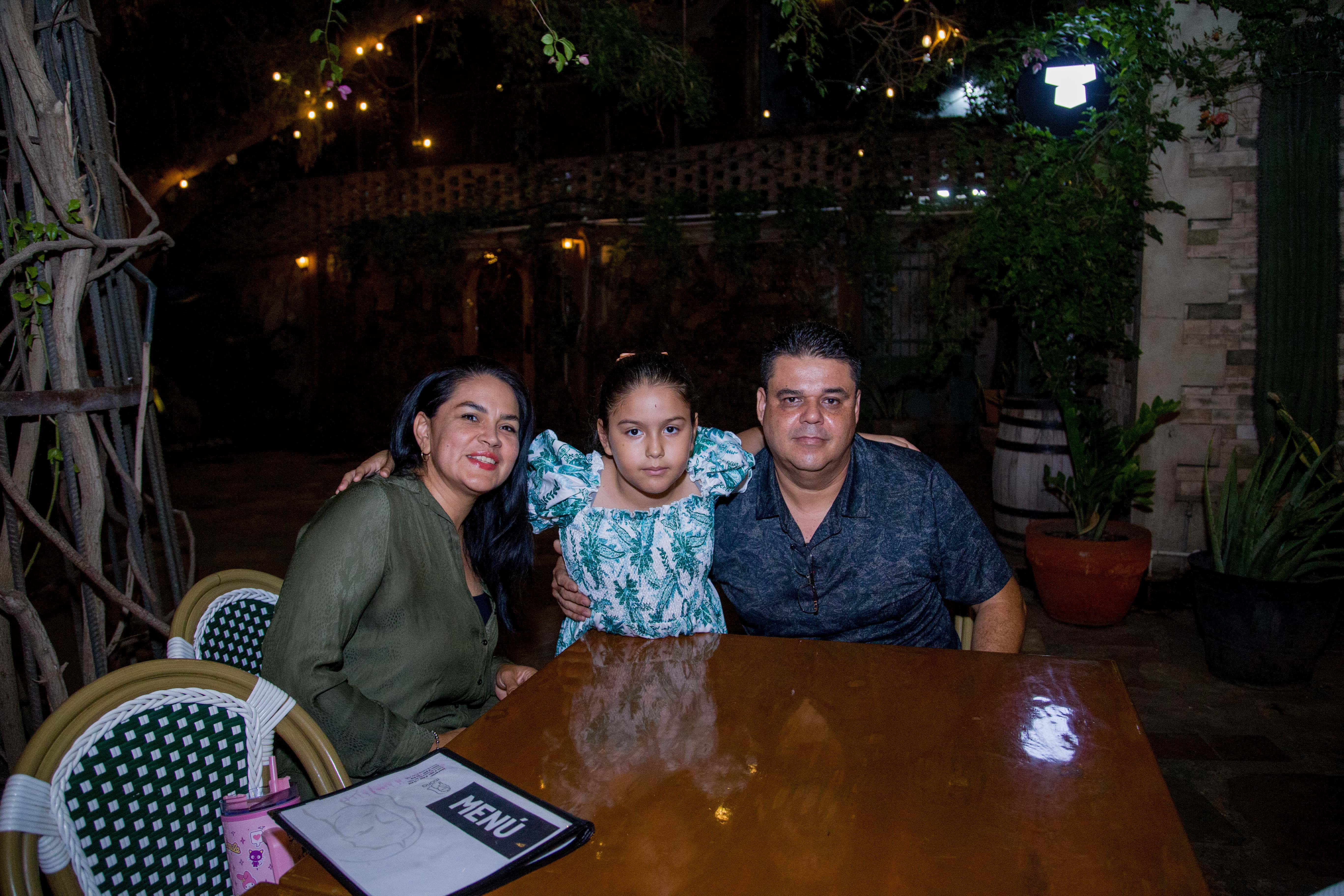 En Mona Café conectan con diversión junto a los mejores