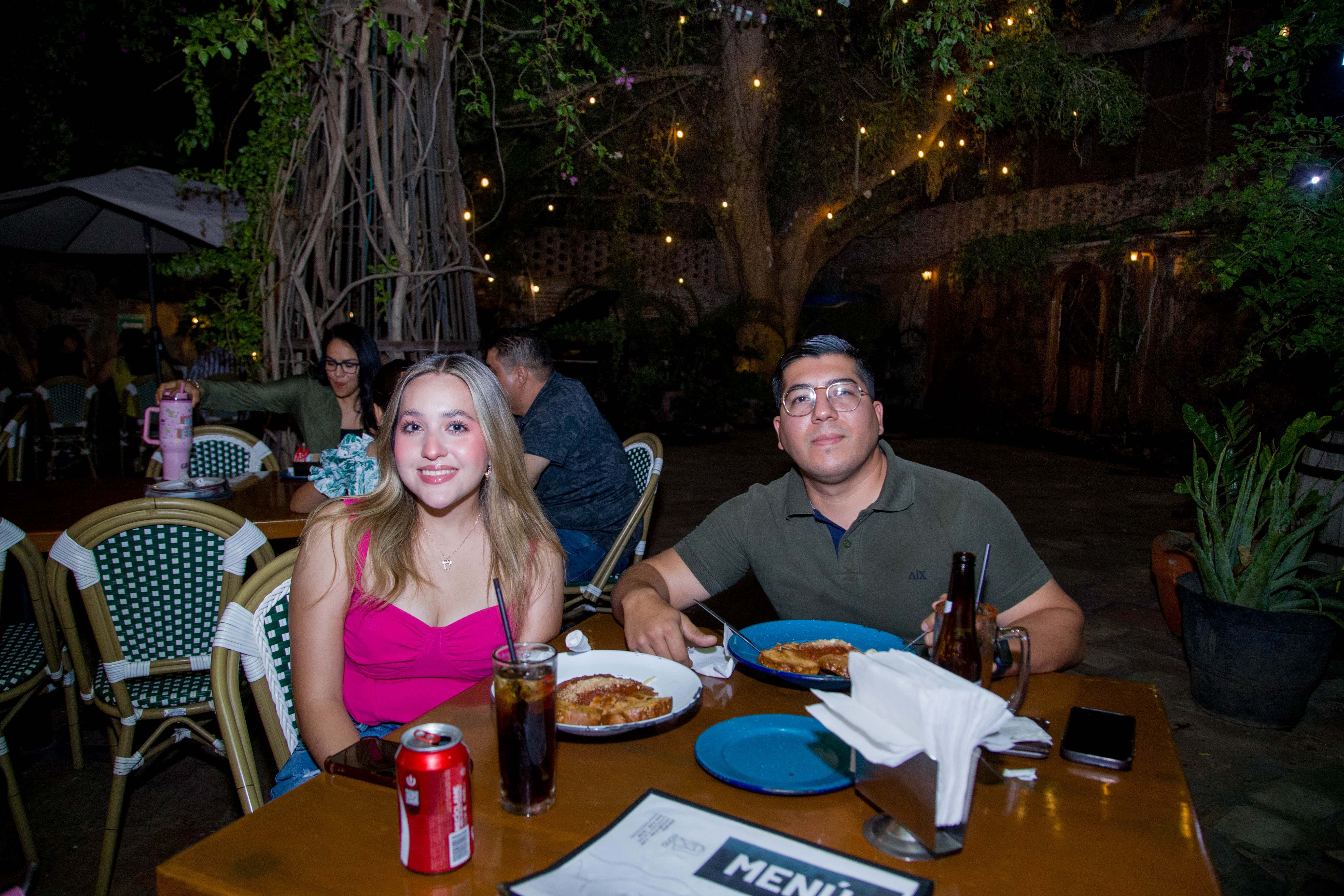 En Mona Café conectan con diversión junto a los mejores