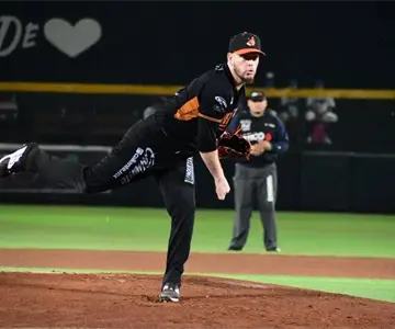 Wilmer Ríos domina a Yaquis y Naranjeros iguala la serie en Obregón