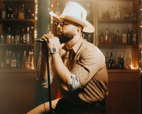 Carin León se convierte en el primer sonorense del Billion Club de Spotify