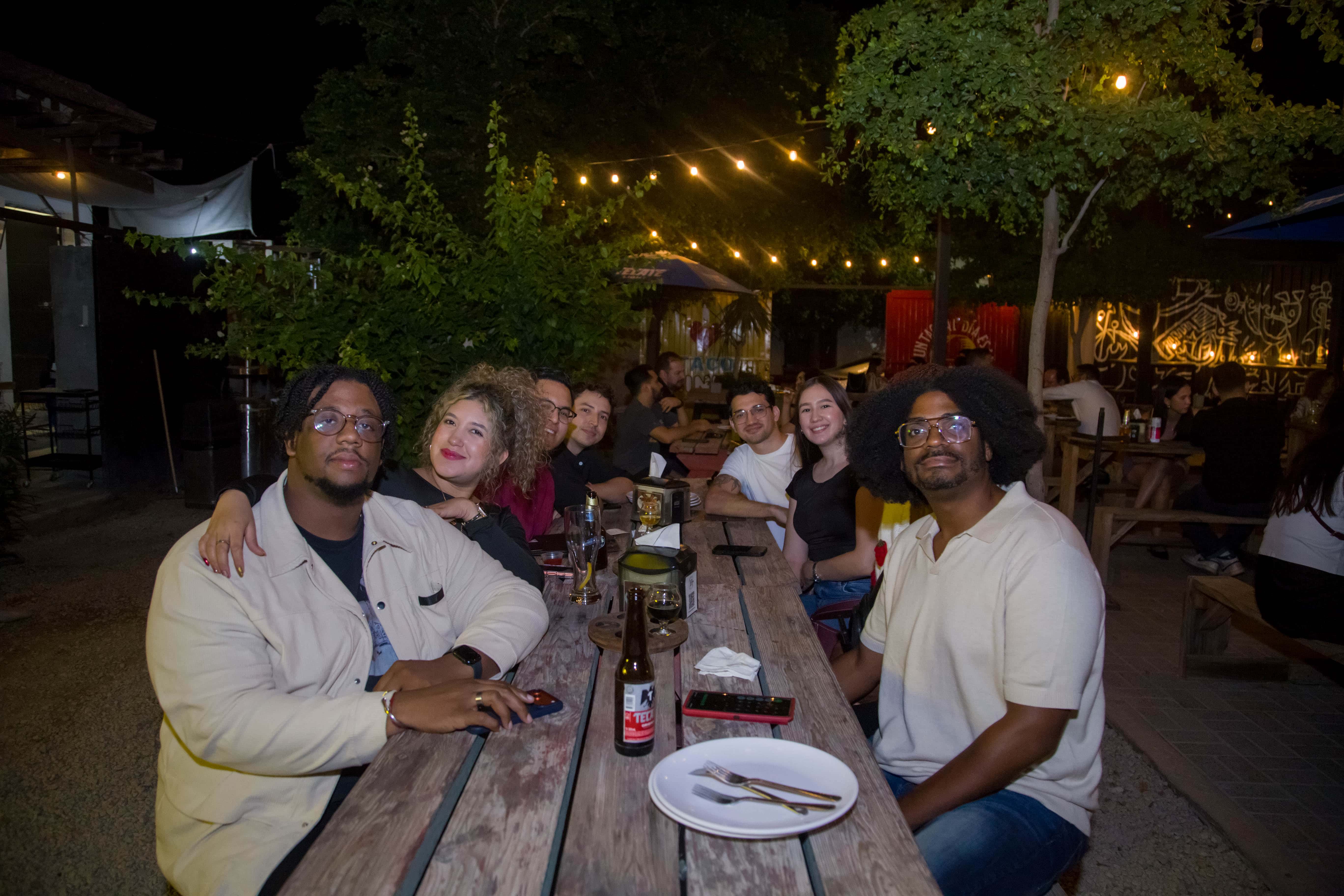 Una Noche de amigos y diversión en Mercado H69