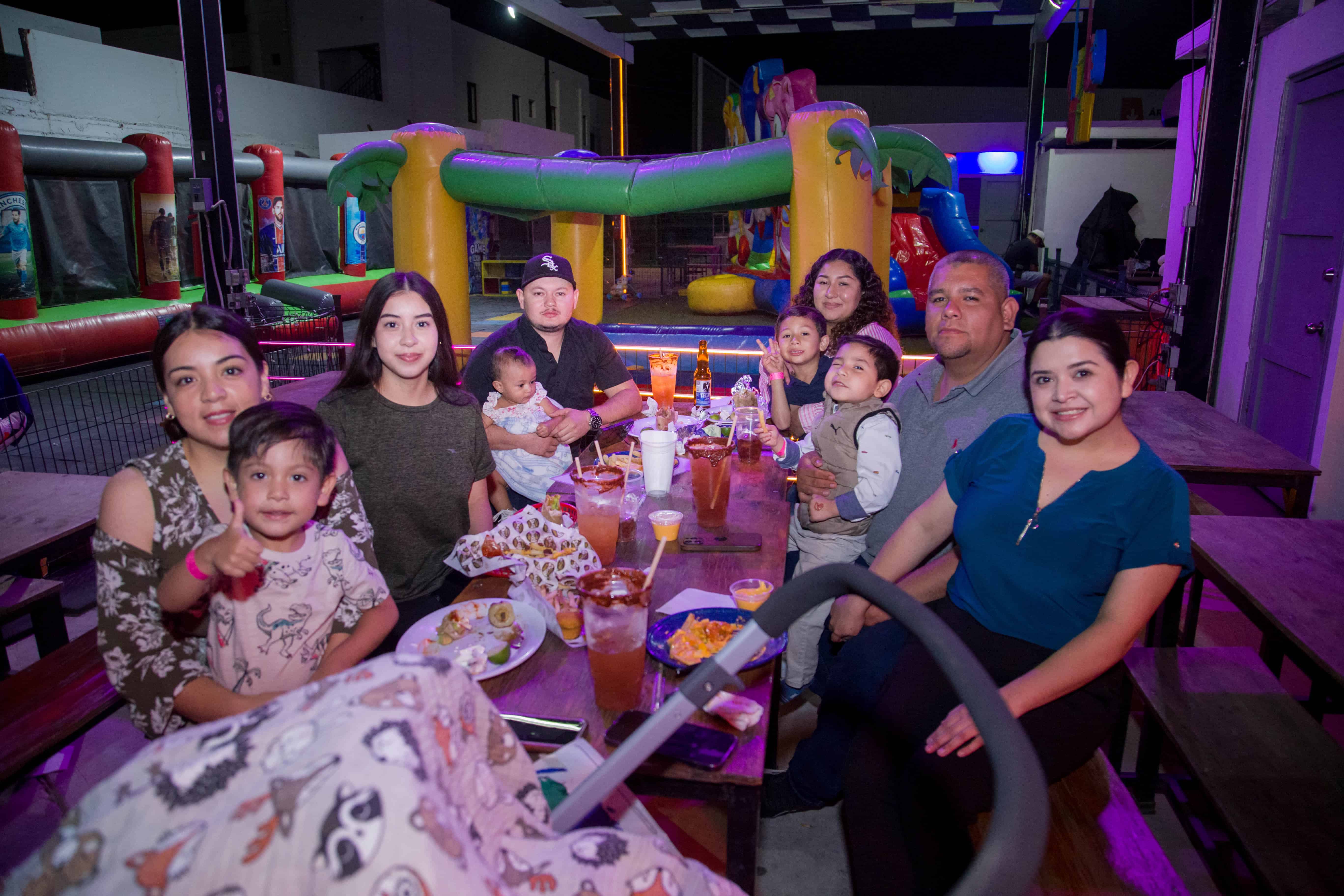 Después de un día largo, gozan de su compañía en Gastropark