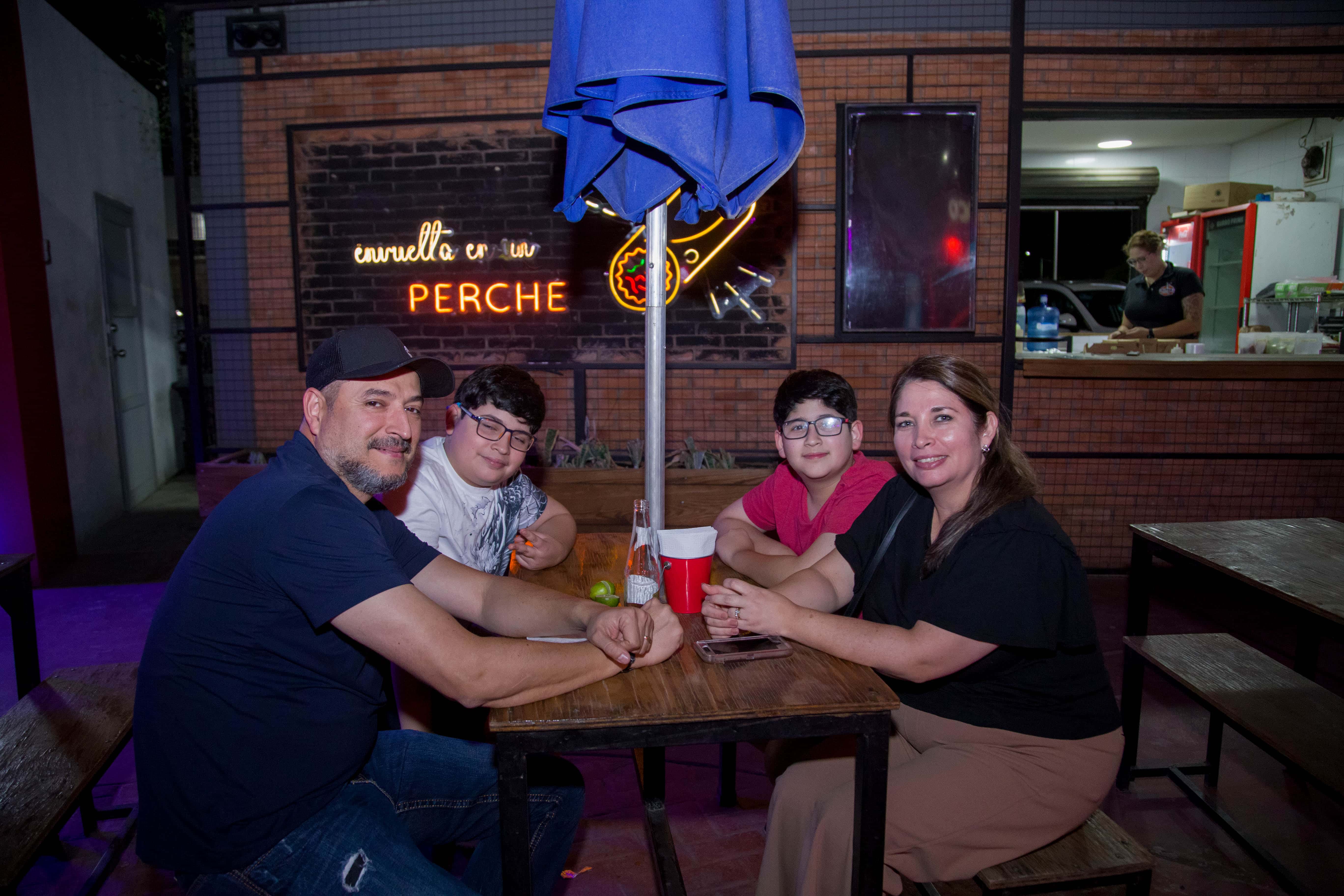 Después de un día largo, gozan de su compañía en Gastropark