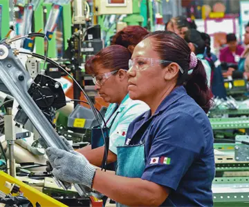 Trabajadora revela sueldo en maquila y enciende discusión en TikTok