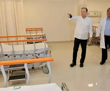 Alfonso Durazo supervisa llegada de equipo al Hospital Universitario