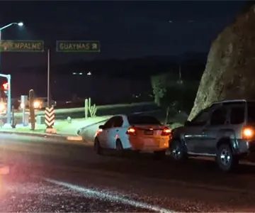 Cuatro vehículos chocan por alcance rumbo al libramiento San José