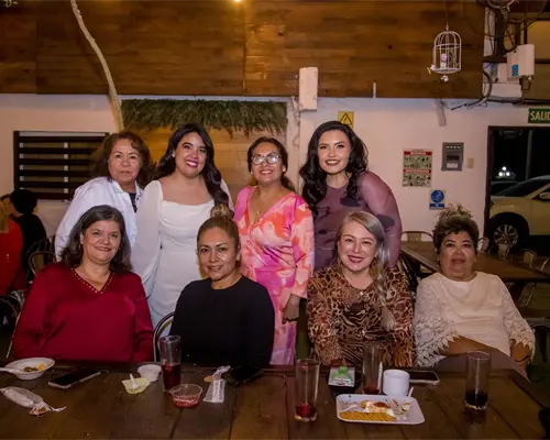 Celebran con entusiasmo a la futura esposa