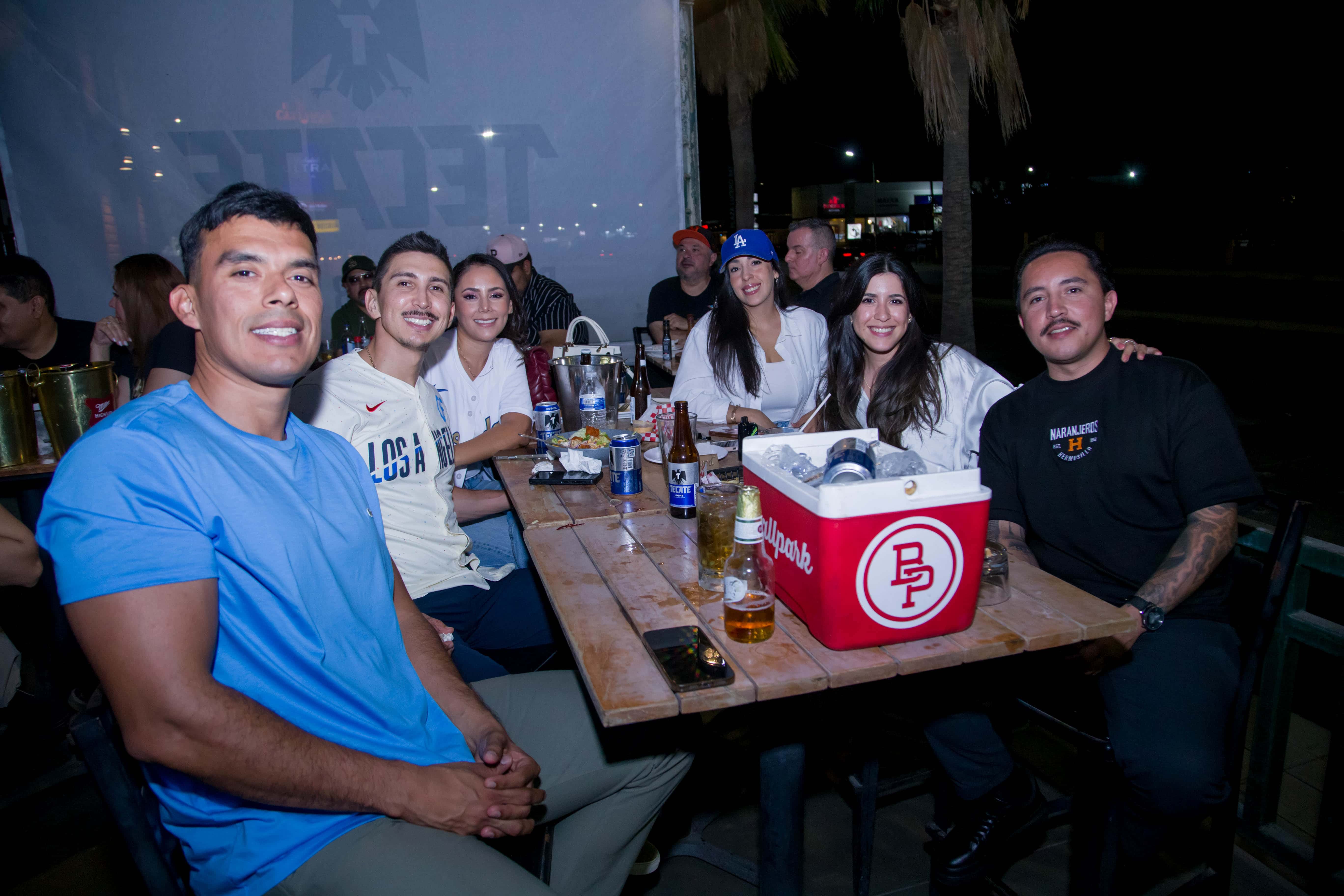 Una noche cervecera con amigos en Ballpark