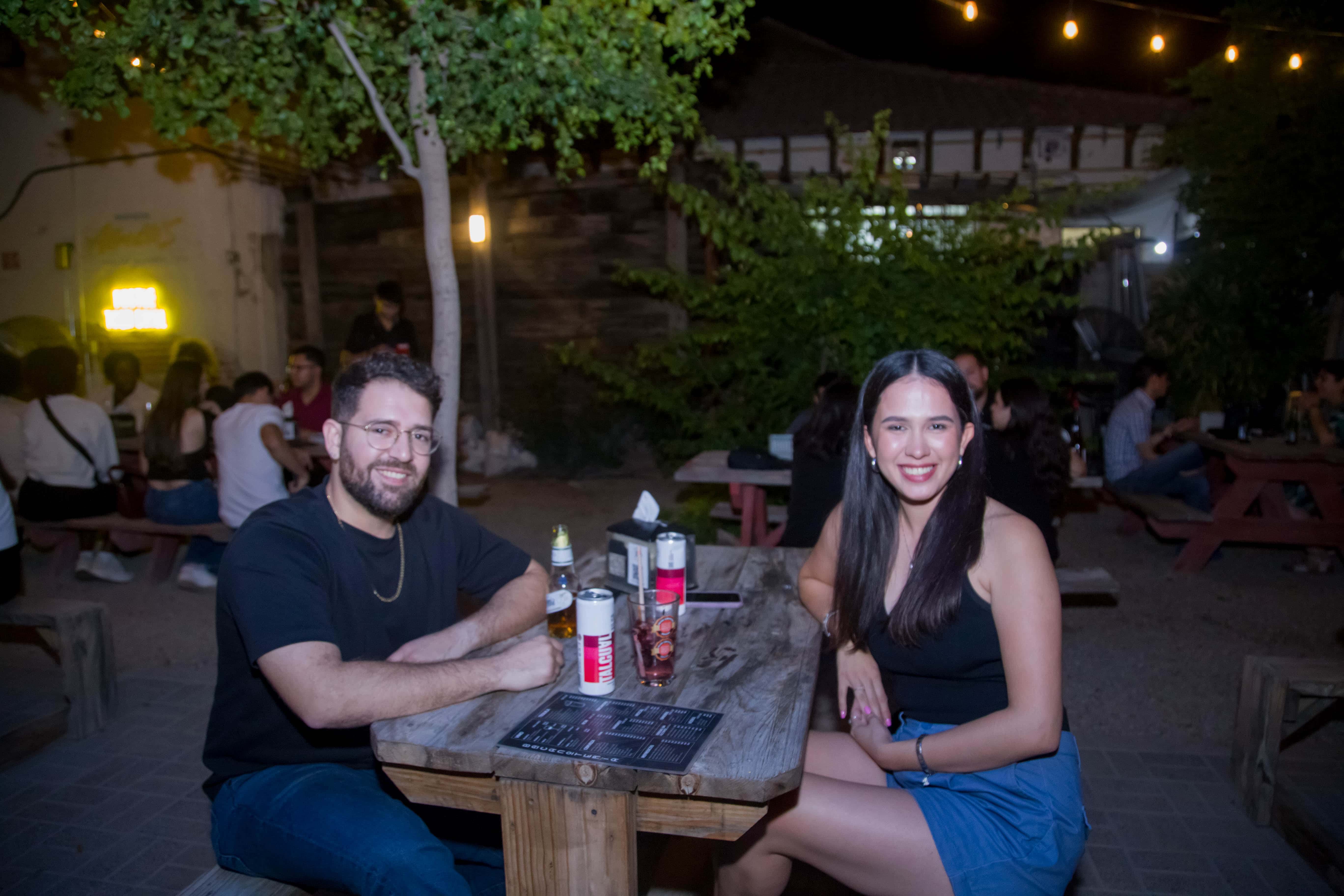 Comparten risas y conversaciones en Mercado H69