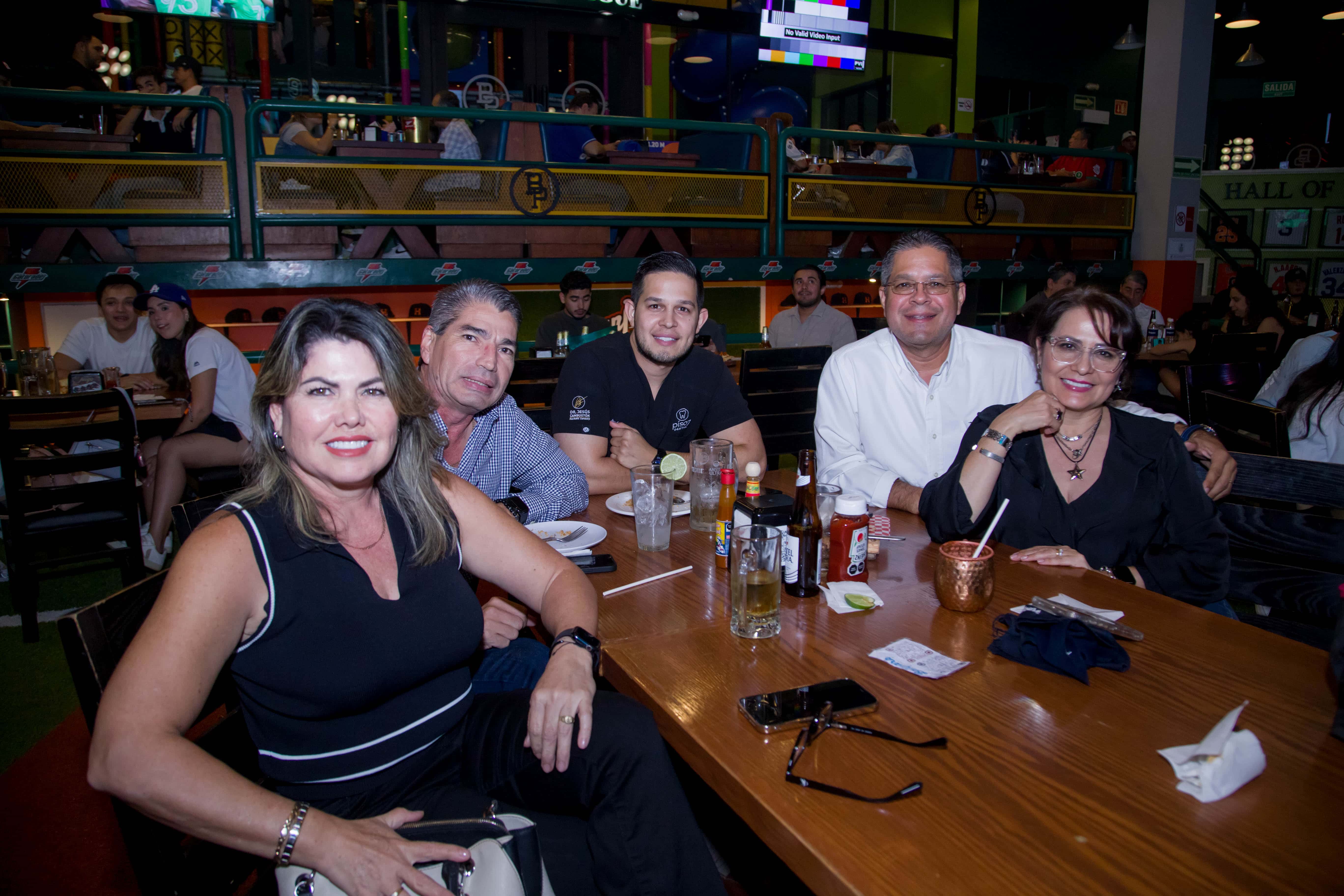 Una noche cervecera con amigos en Ballpark