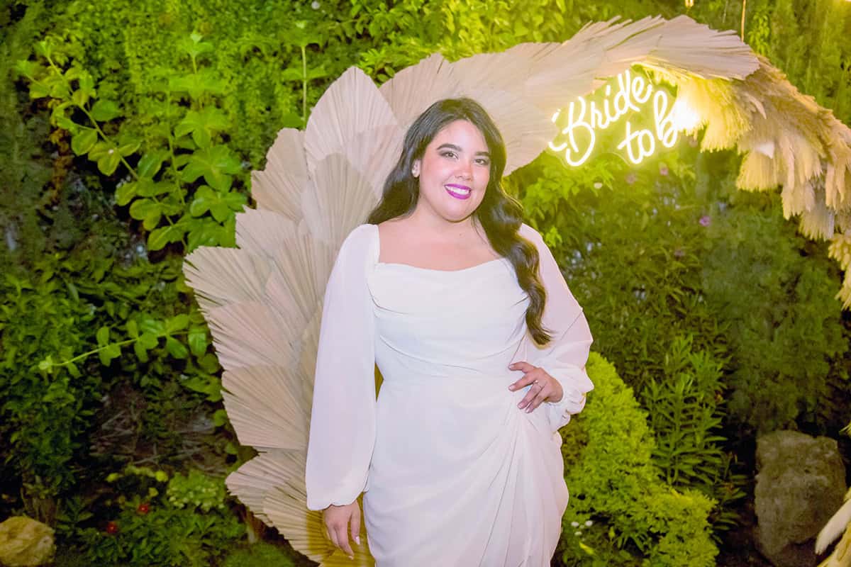 Celebran con entusiasmo a la futura esposa