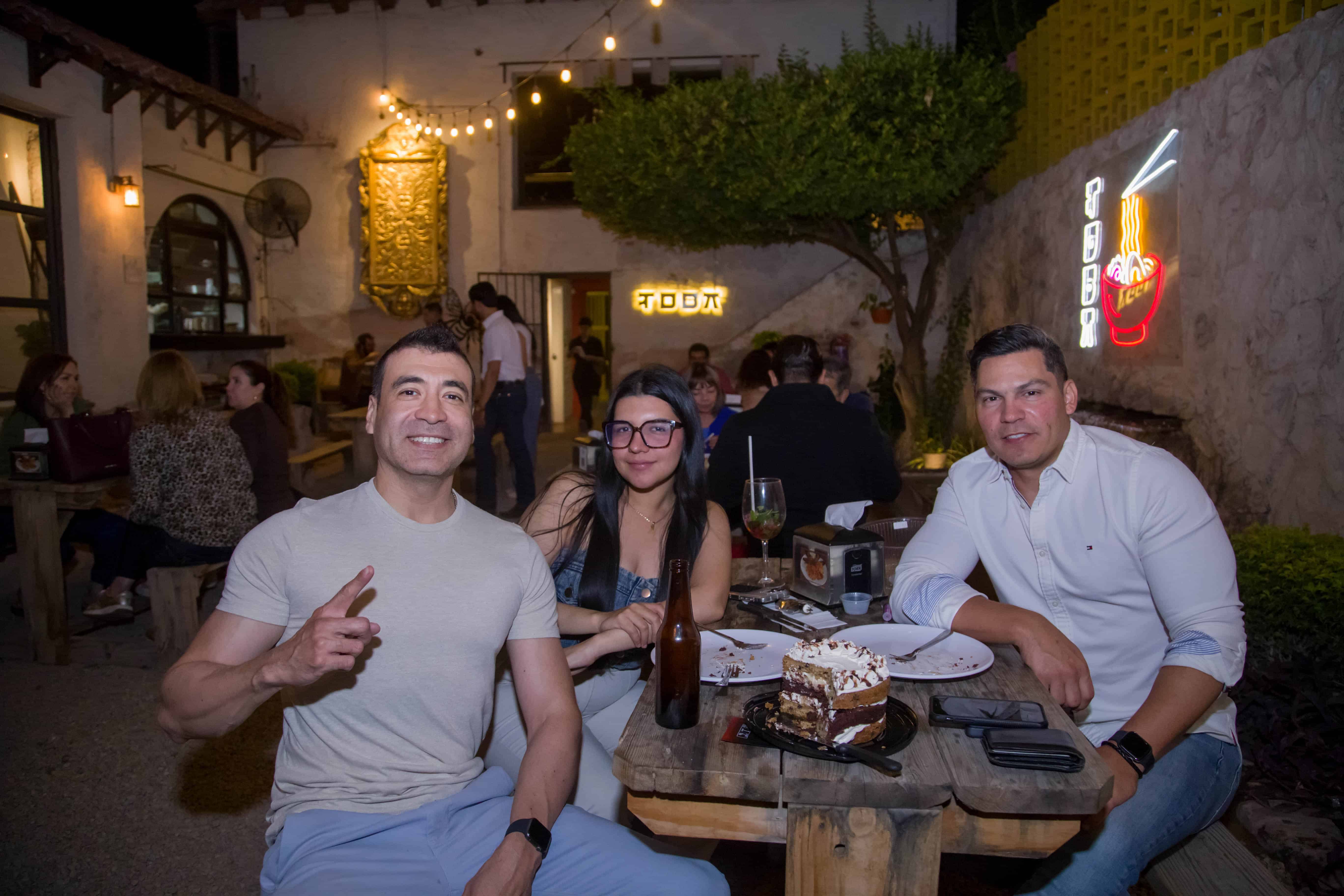 Comparten risas y conversaciones en Mercado H69