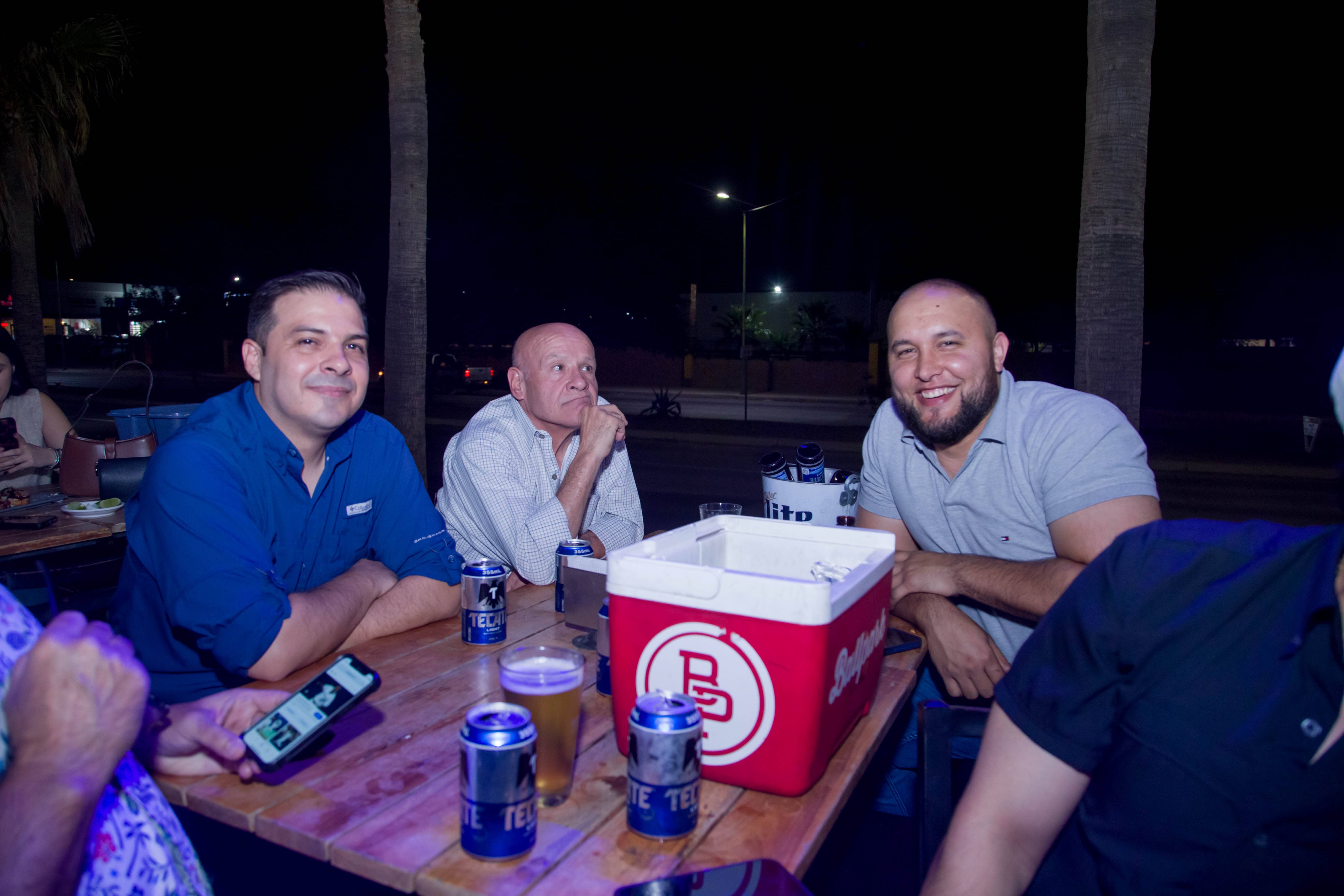 Una noche cervecera con amigos en Ballpark