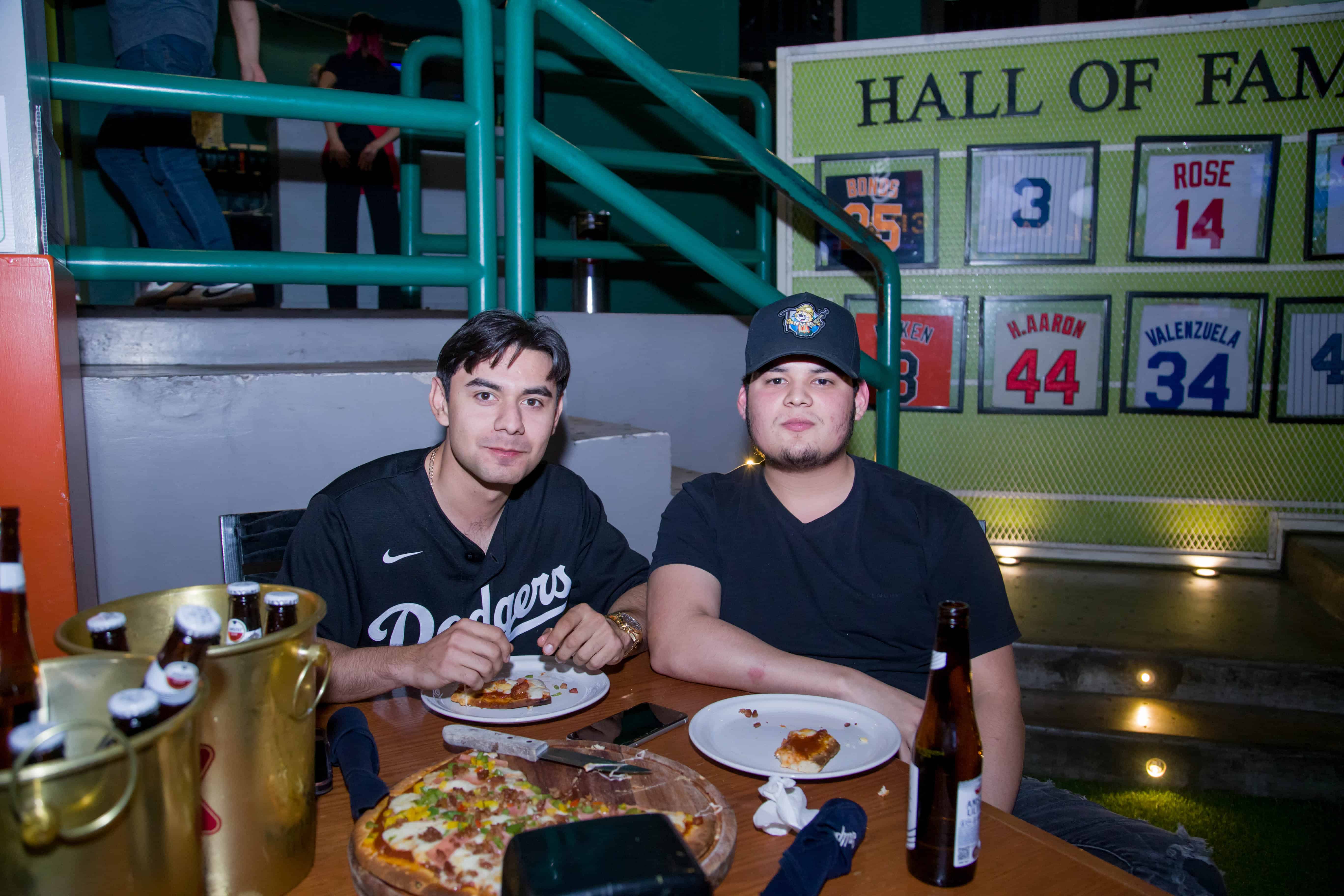 Una noche cervecera con amigos en Ballpark