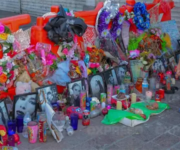 Familias recuerdan a víctimas de incendio en Waldos a un mes de la tragedia