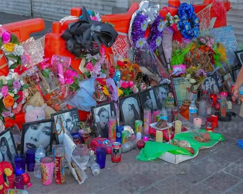 Familias recuerdan a víctimas de incendio en Waldos a un mes de la tragedia