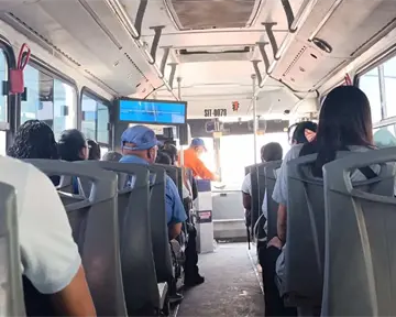 Sujeto es detenido tras tocar piernas a pasajera en camión urbano