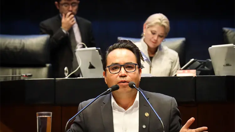 El senador Heriberto Aguilar Castillo durante la discusión de la nueva Ley General de Aguas
