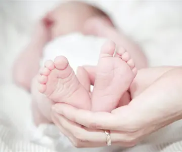 Cae agua hirviendo en bebé de 9 meses, queda con quemaduras de segundo grado Cae agua hirviendo en bebé de 9 meses, queda con quemaduras de segundo grado