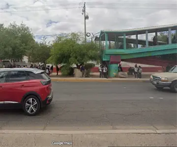 Buscan a desconocida que golpeó a alumna del Conalep en parada del camión Buscan a desconocida que golpeó a alumna del Conalep en parada del camión