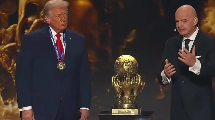 Donald Trump recibe el primer Premio de la Paz otorgado por la FIFA