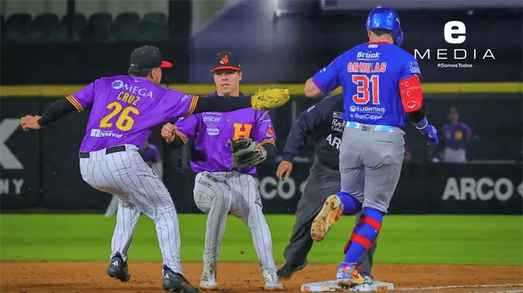Julián Ornelas fue el verdugo de Naranjeros este viernes en Hermosillo. (Foto Cristian Ruiz/EXPRESO)