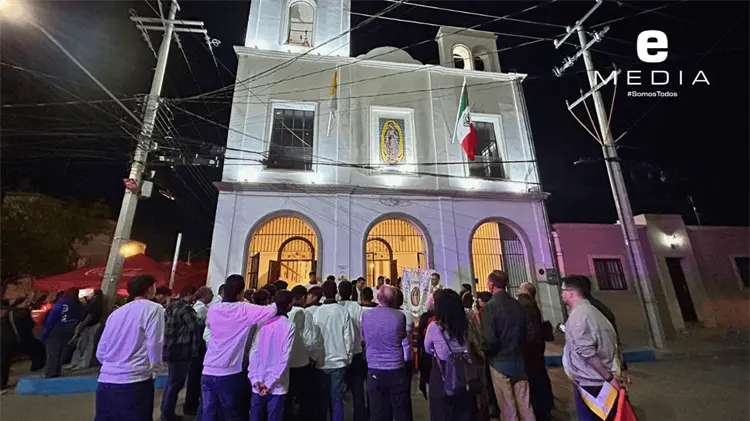 Fieles caminaron desde la Parroquia de Fátima al Santuario Guadalupano. (Foto: Armando Aguilar)