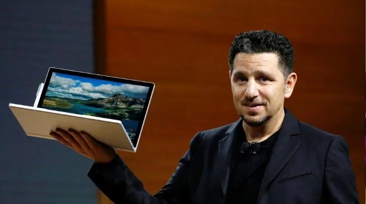 Microsoft presenta su primera computadora de escritorio