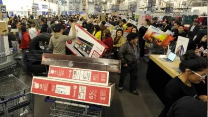 Pantallas a 3 pesos, ladrones y balazos: los saldos de El Buen Fin