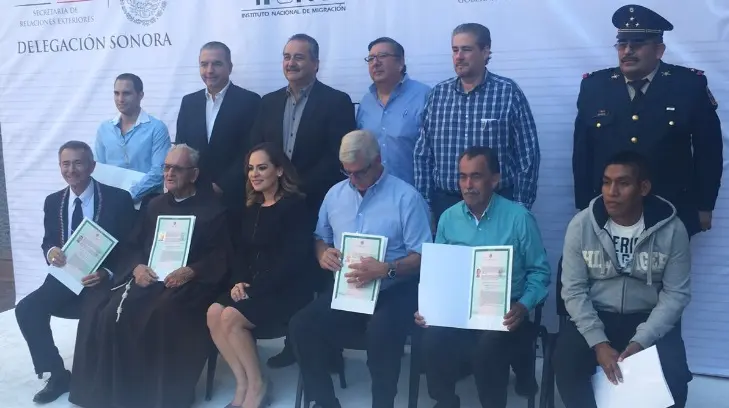 La SRE entregó seis cartas de naturalización