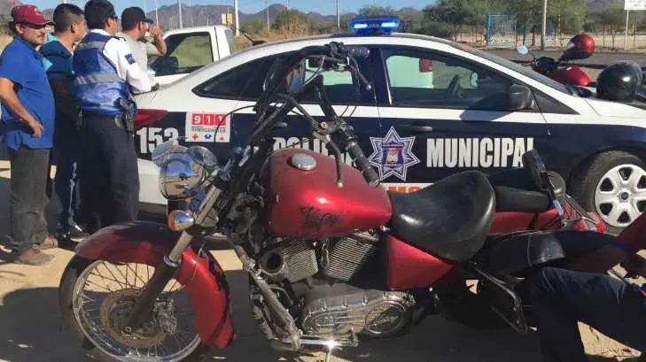 Van contra motociclistas sin casco en Navojoa