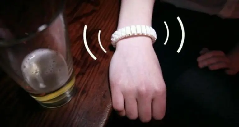 Estudiante mexicano desarrolla pulsera inteligente para seguridad de mujeres