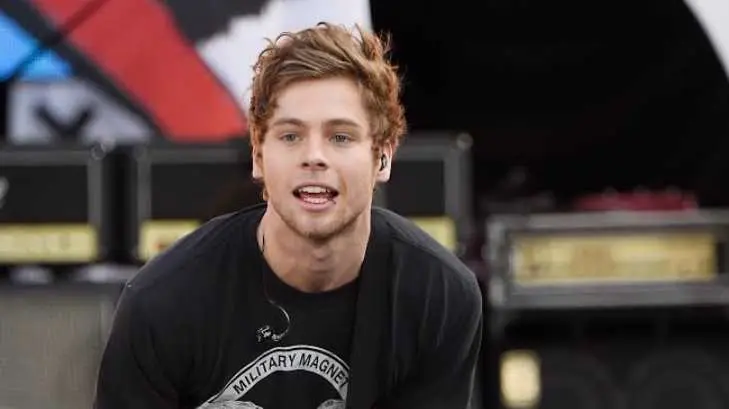 Matan en redes sociales a integrante de 5 Seconds of Summer