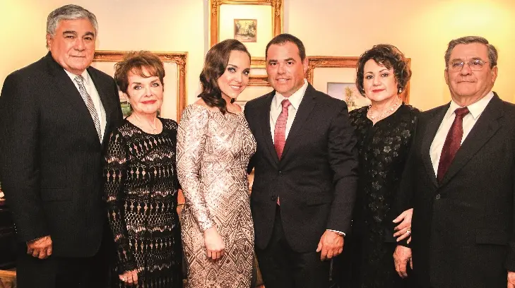 Karla y Enrique se comprometen