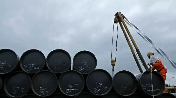 Precios del petróleo se desploman a su nivel más bajo desde 2001