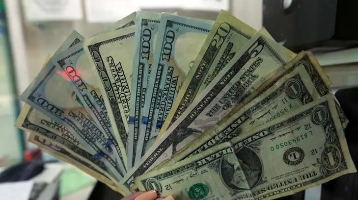 Precio del dólar sube 9 centavos; se vende en 19.69 pesos