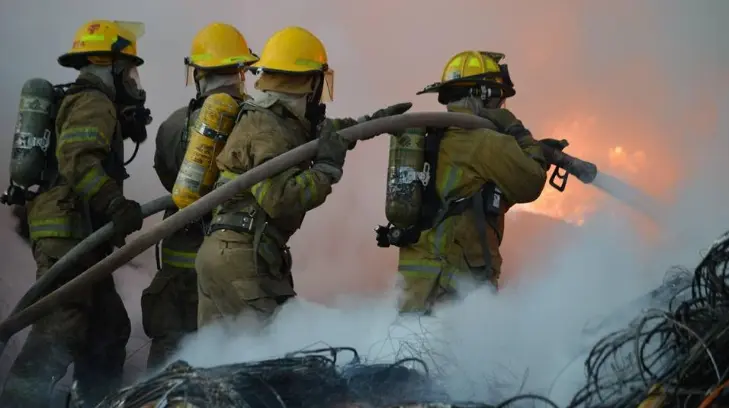 Logra salvar a su familia con Covid que no olió incendio en su casa
