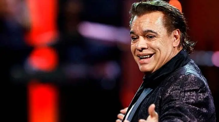 Hijos de Juan Gabriel se reúnen en la corte